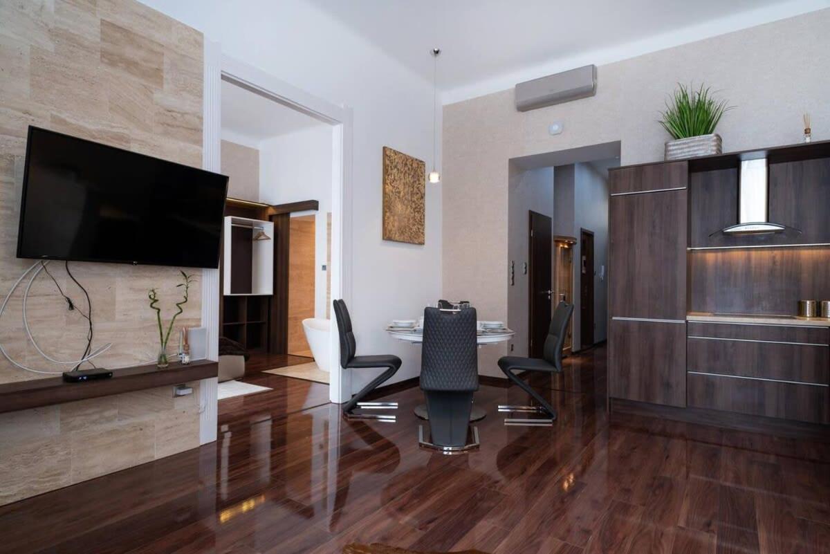 Central Luxy Design Apartment Budapest Bagian luar foto