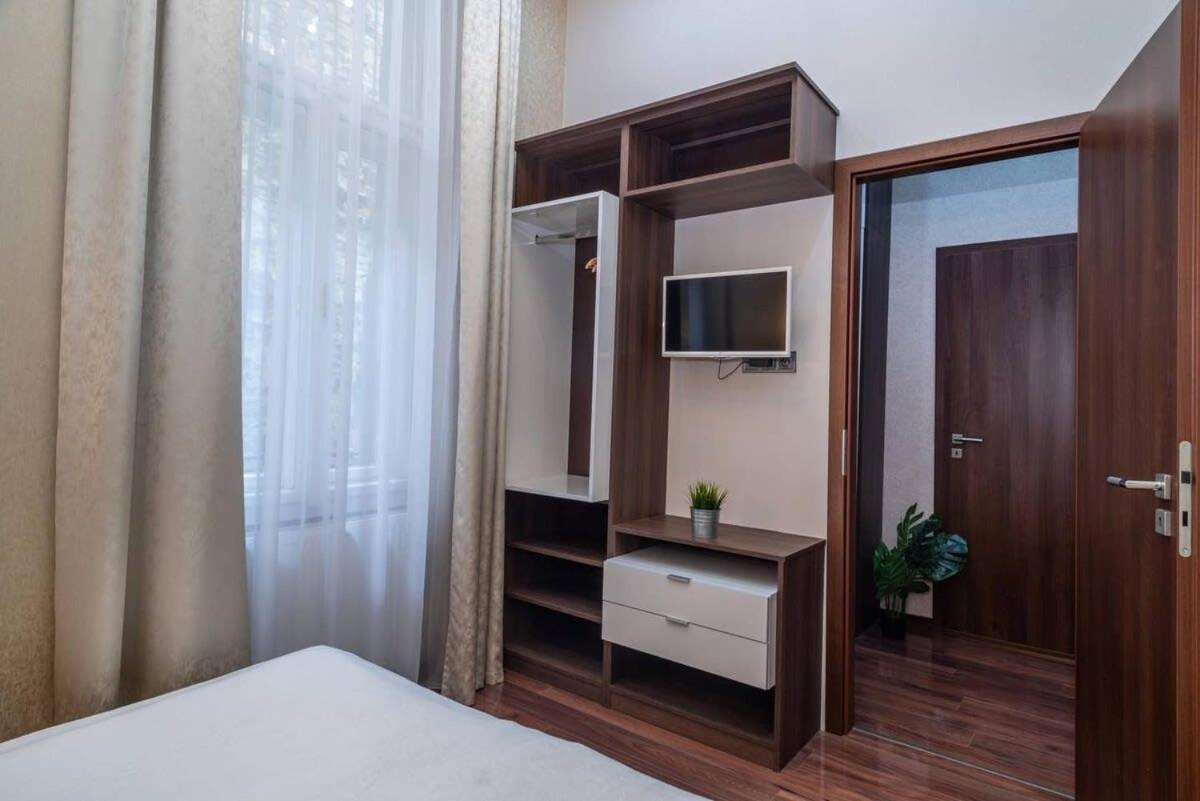 Central Luxy Design Apartment Budapest Bagian luar foto