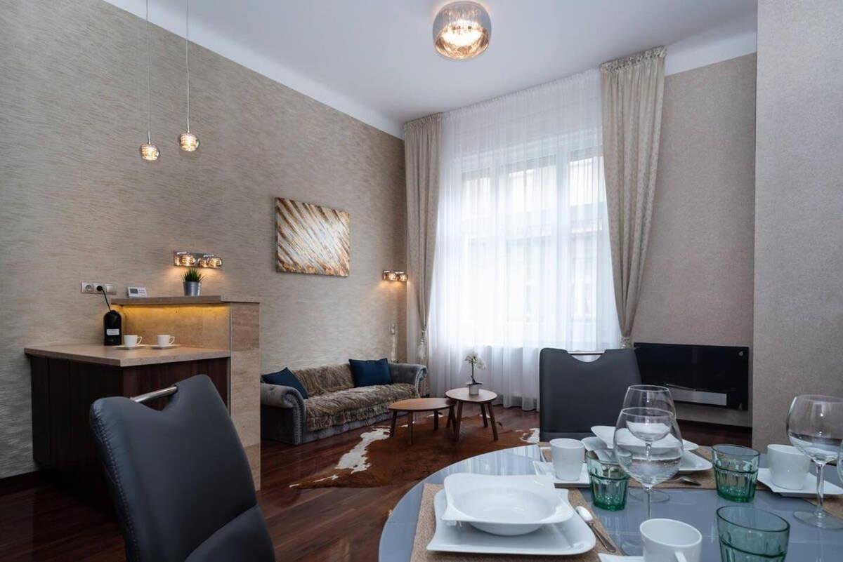 Central Luxy Design Apartment Budapest Bagian luar foto